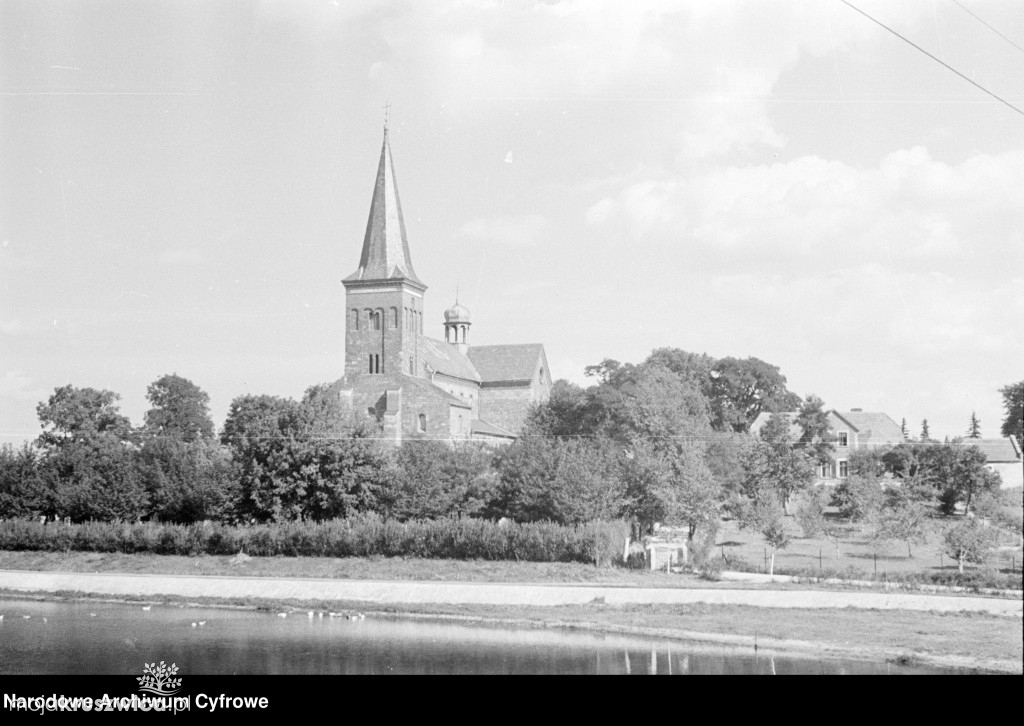 Narodowe Archiwum Cyfrowe z nowymi zdjęciami z Kruszwicy! Pochodzą z lat 1949-1951