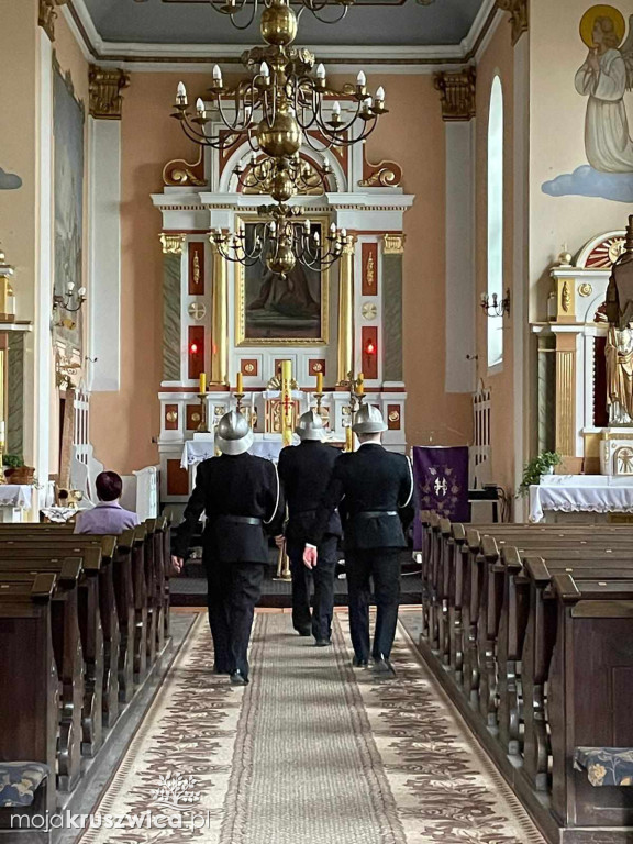 W Brześciu nad Gopłem strażacy czuwali przy Grobie Pańskim