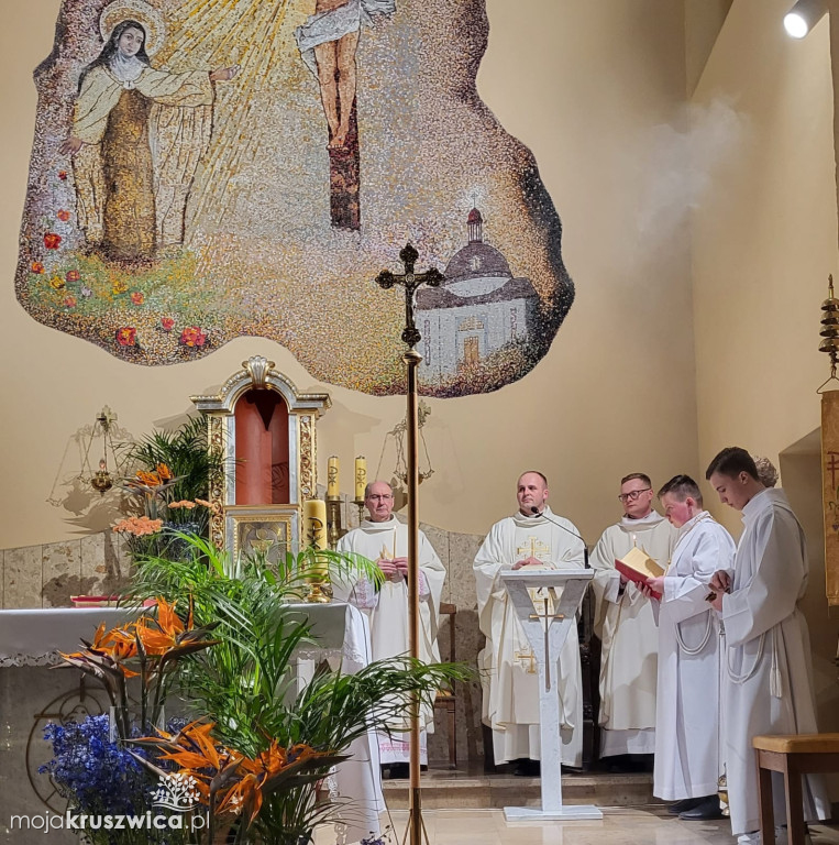 Jezus zmartwychwstał! Wigilia Paschalna w kruszwickiej parafii [ZDJĘCIA]