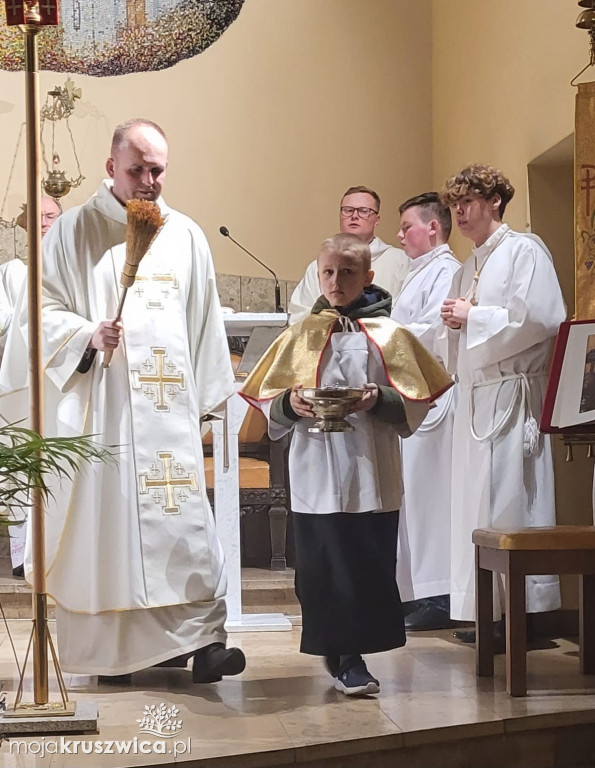 Jezus zmartwychwstał! Wigilia Paschalna w kruszwickiej parafii [ZDJĘCIA]