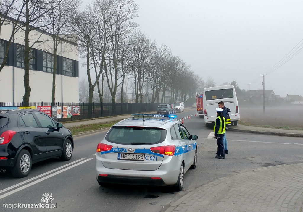 REGION: Szkolny autobus zderzył się z samochodem osobowym