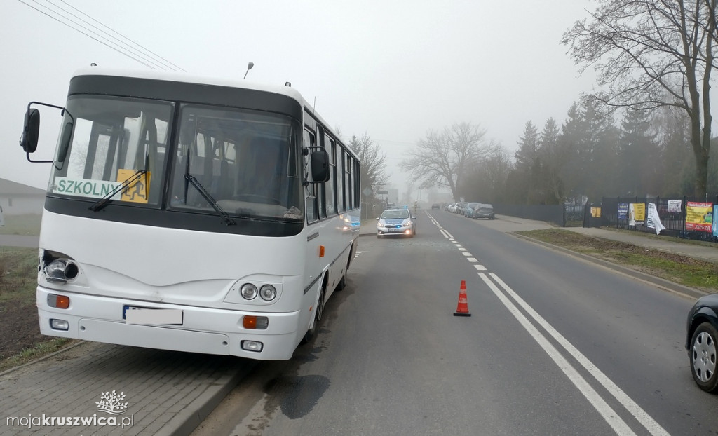 REGION: Szkolny autobus zderzył się z samochodem osobowym
