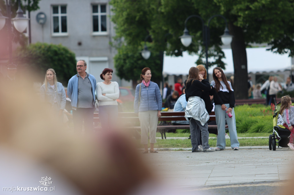 Gminny Dzień Strażaka cz. 2 Uroczystości na kruszwickim rynku