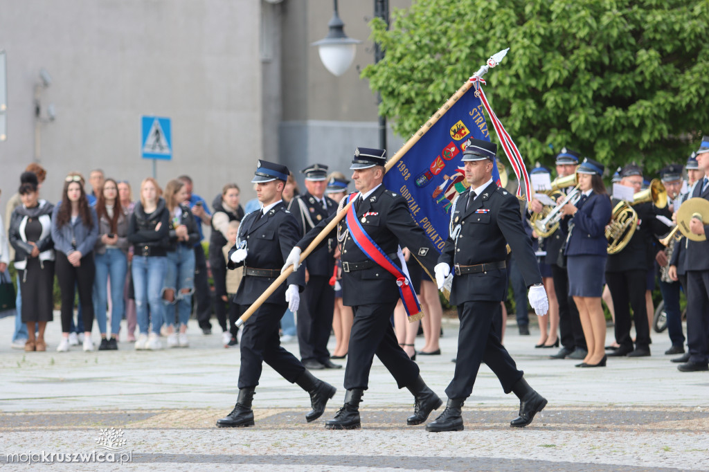 Gminny Dzień Strażaka cz. 2 Uroczystości na kruszwickim rynku
