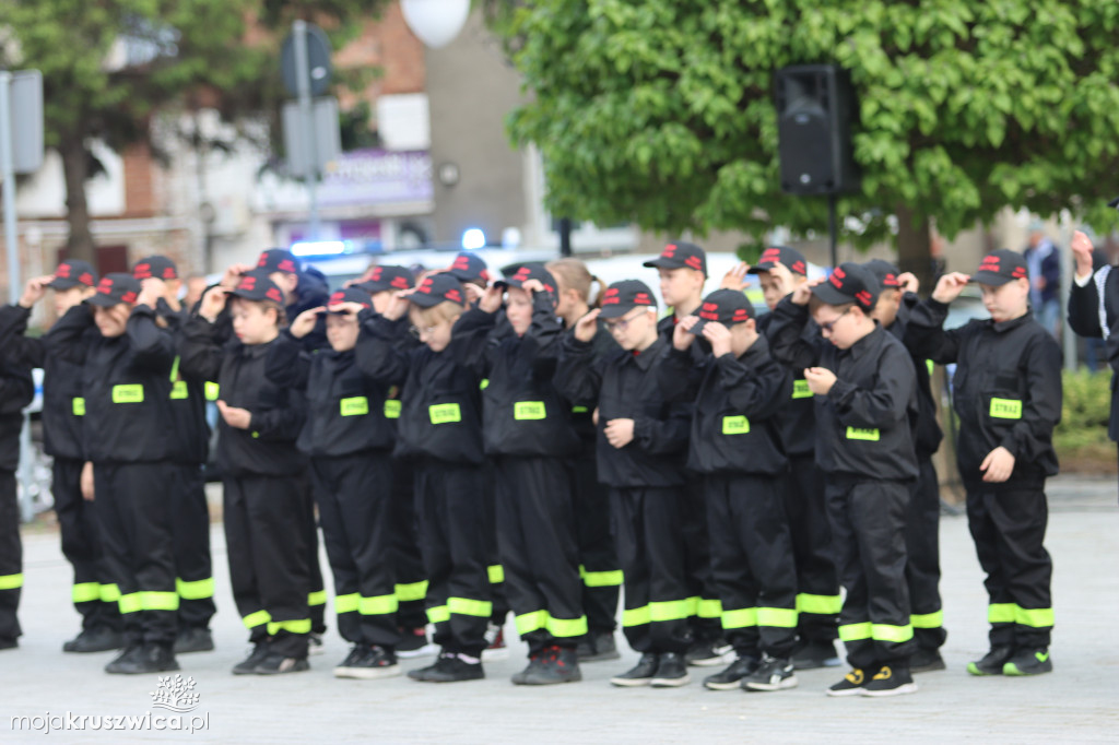 Gminny Dzień Strażaka cz. 2 Uroczystości na kruszwickim rynku