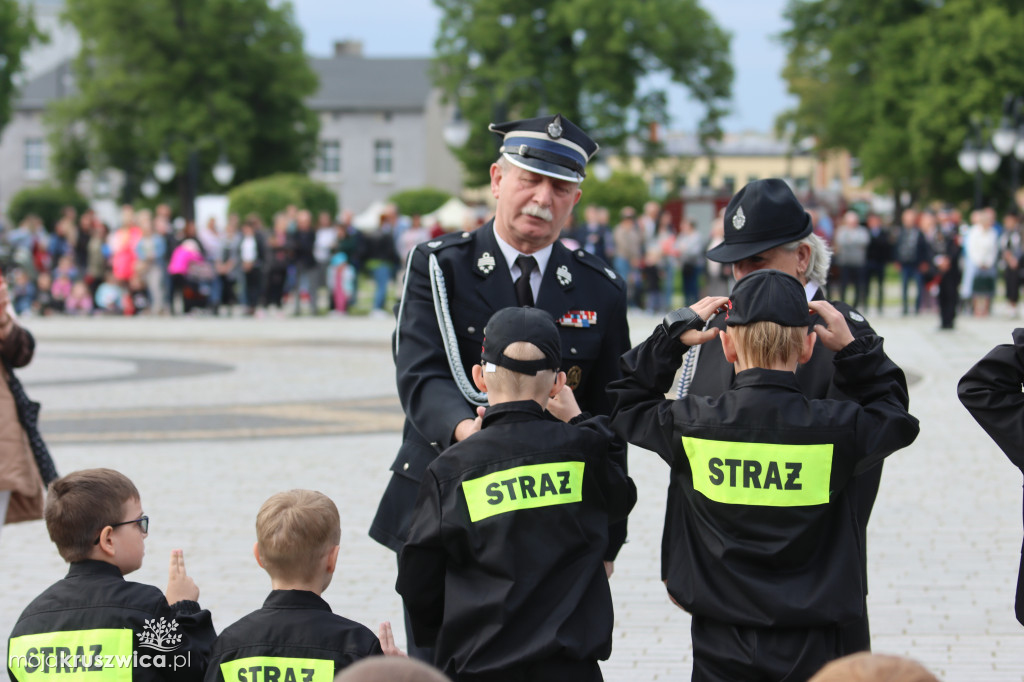 Gminny Dzień Strażaka cz. 2 Uroczystości na kruszwickim rynku