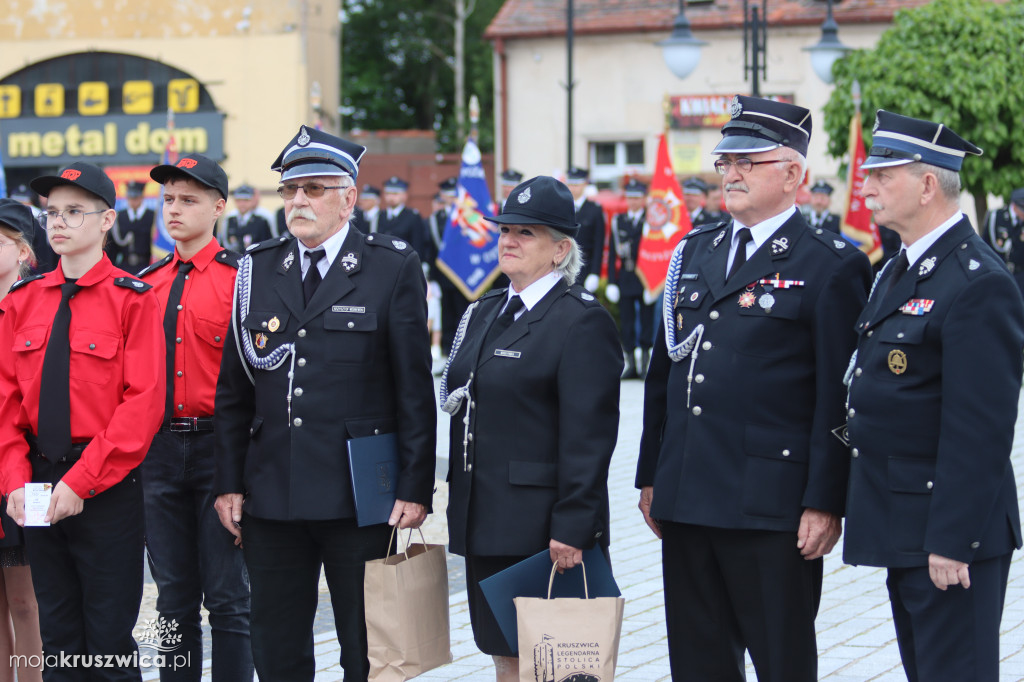 Gminny Dzień Strażaka cz. 2 Uroczystości na kruszwickim rynku