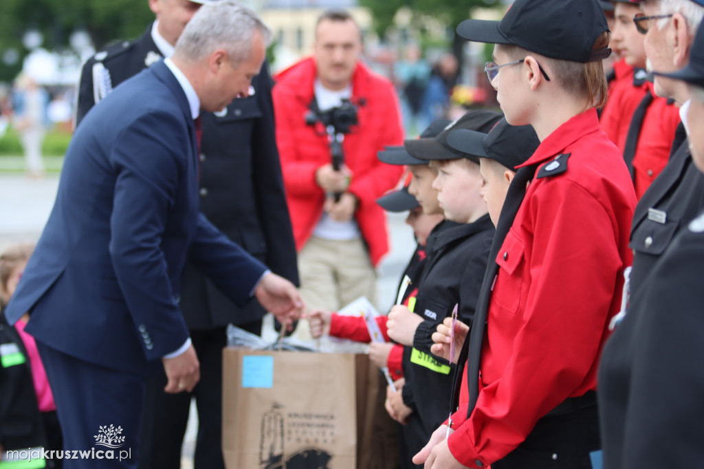 Gminny Dzień Strażaka cz. 2 Uroczystości na kruszwickim rynku