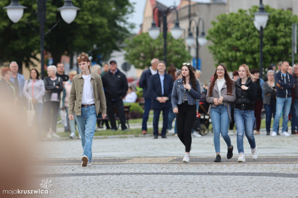 Gminny Dzień Strażaka cz. 2 Uroczystości na kruszwickim rynku