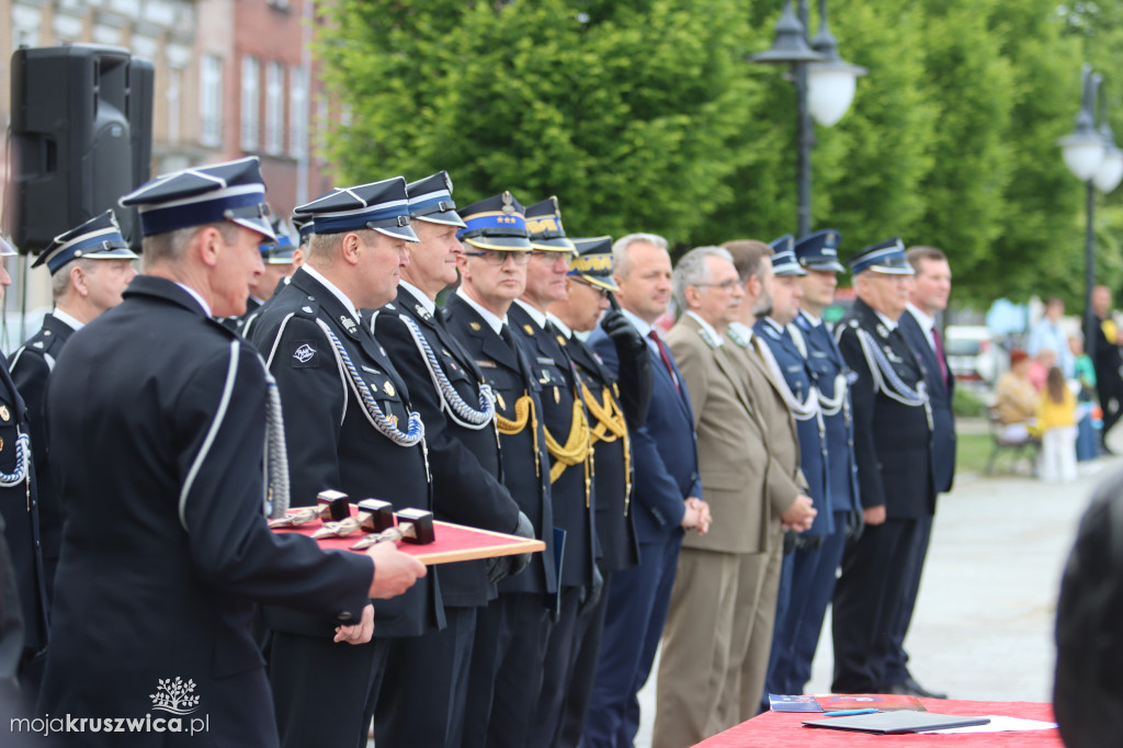 Gminny Dzień Strażaka cz. 2 Uroczystości na kruszwickim rynku