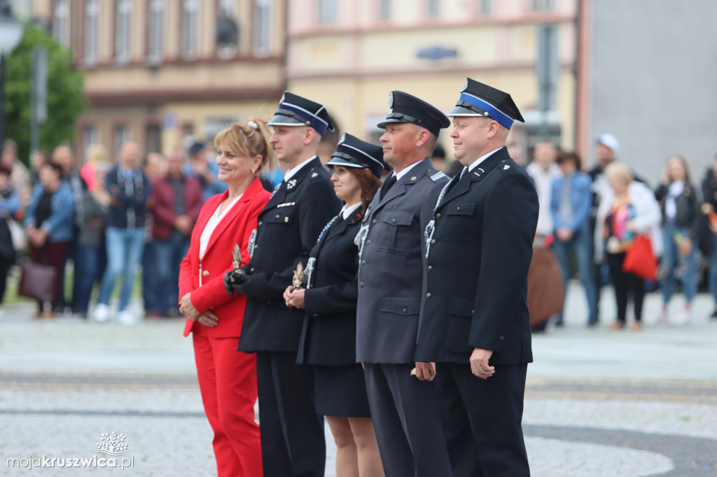 Gminny Dzień Strażaka cz. 2 Uroczystości na kruszwickim rynku