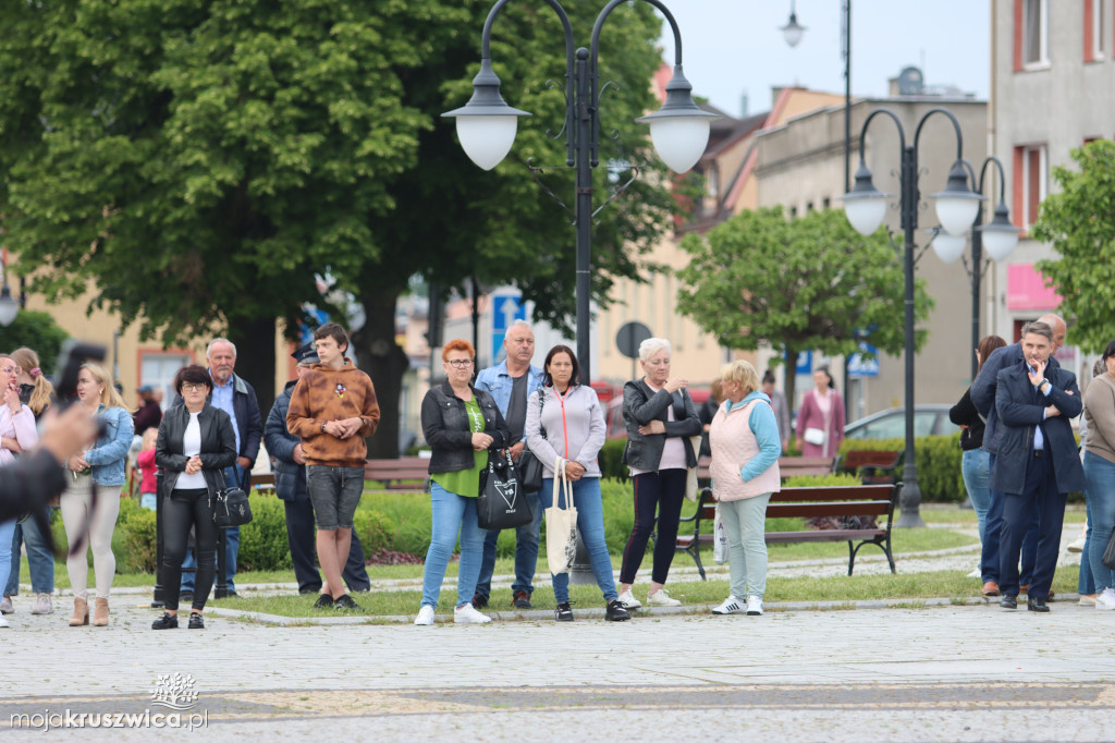 Gminny Dzień Strażaka cz. 2 Uroczystości na kruszwickim rynku