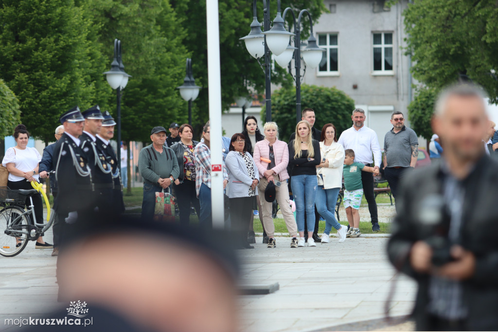 Gminny Dzień Strażaka cz. 2 Uroczystości na kruszwickim rynku