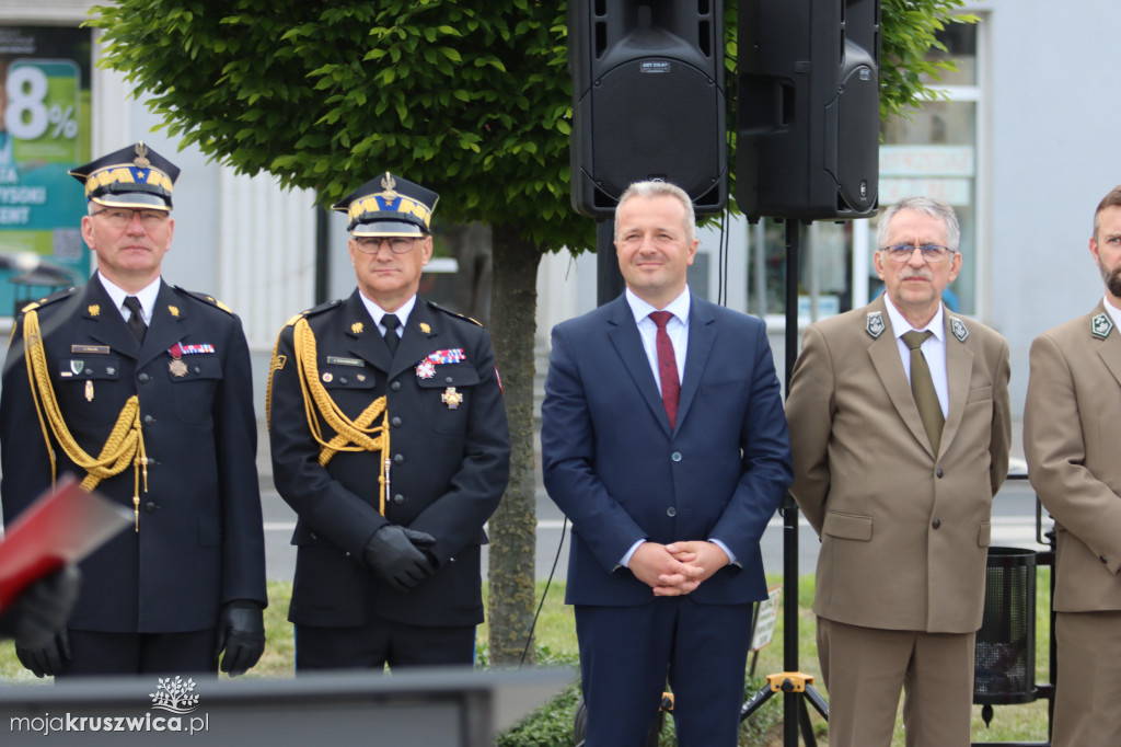 Gminny Dzień Strażaka cz. 2 Uroczystości na kruszwickim rynku