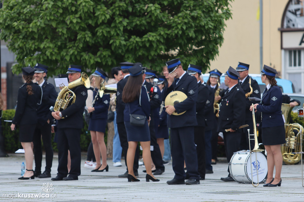 Gminny Dzień Strażaka cz. 2 Uroczystości na kruszwickim rynku