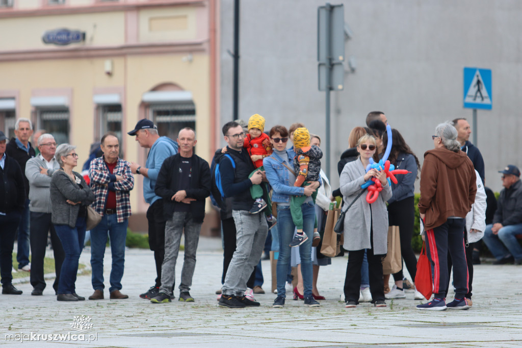 Gminny Dzień Strażaka cz. 2 Uroczystości na kruszwickim rynku