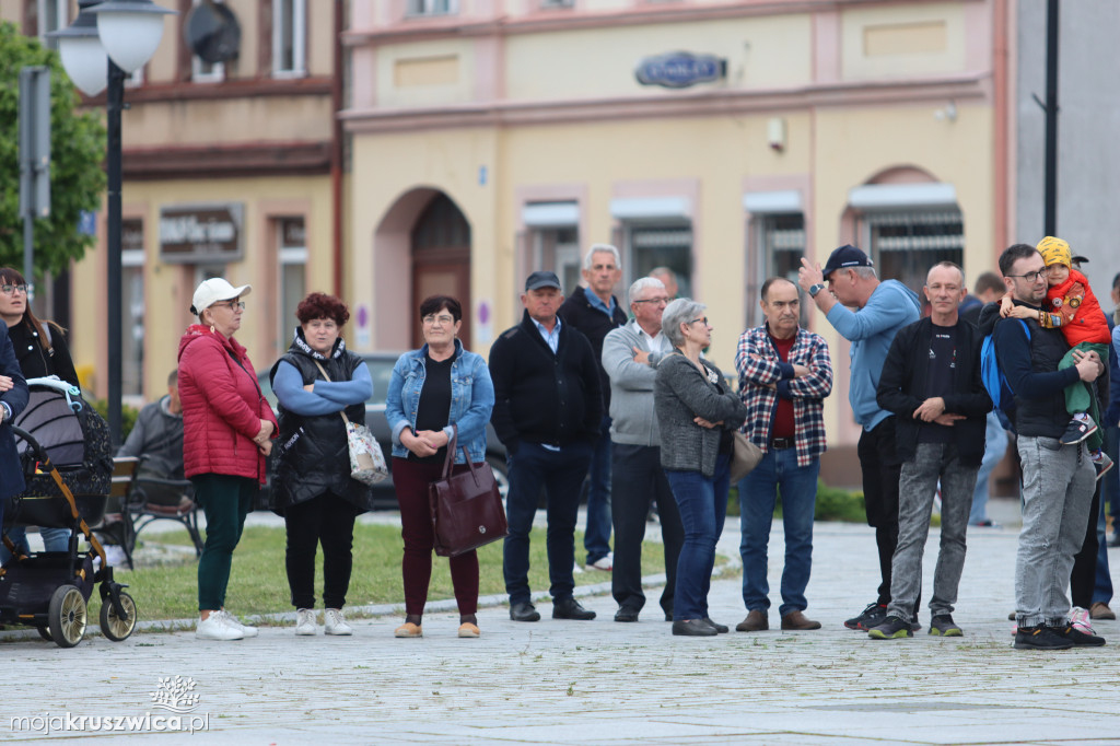 Gminny Dzień Strażaka cz. 2 Uroczystości na kruszwickim rynku