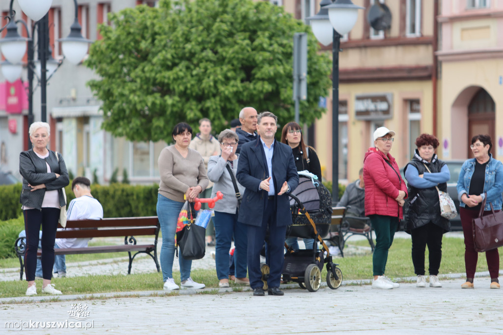Gminny Dzień Strażaka cz. 2 Uroczystości na kruszwickim rynku