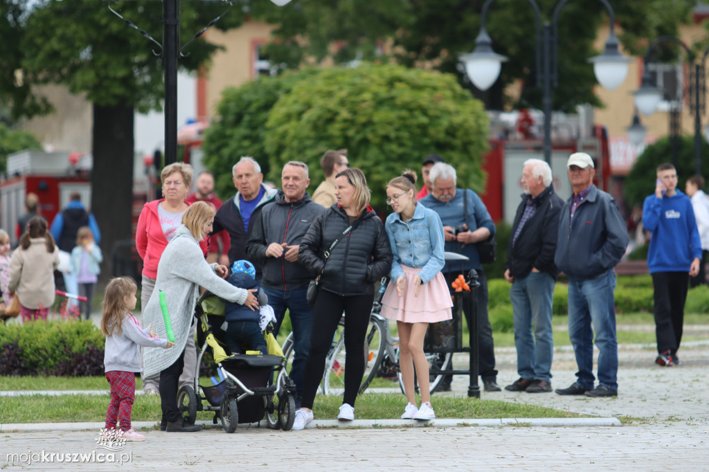 Gminny Dzień Strażaka cz. 2 Uroczystości na kruszwickim rynku