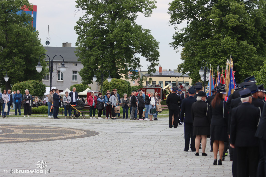 Gminny Dzień Strażaka cz. 2 Uroczystości na kruszwickim rynku