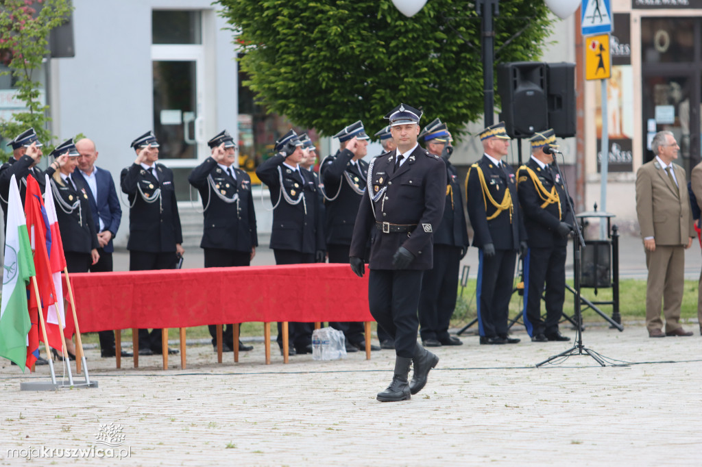 Gminny Dzień Strażaka cz. 2 Uroczystości na kruszwickim rynku