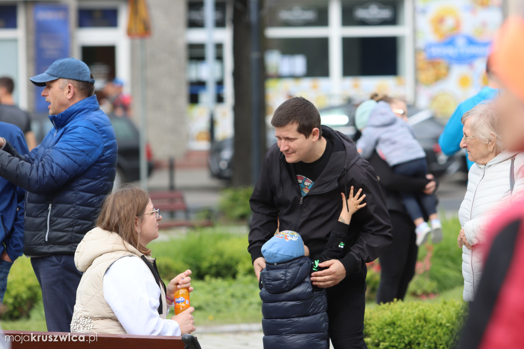  Rozpoczął się Bieg Piastowski z Kruszwicy do Inowrocławia! Uczestnicy są na trasie