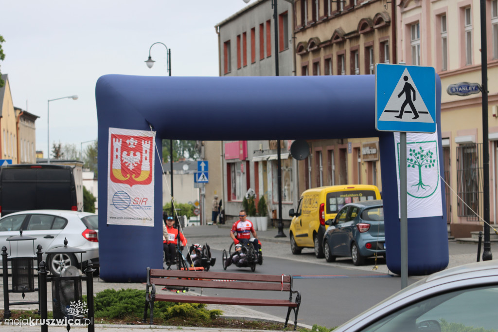  Rozpoczął się Bieg Piastowski z Kruszwicy do Inowrocławia! Uczestnicy są na trasie
