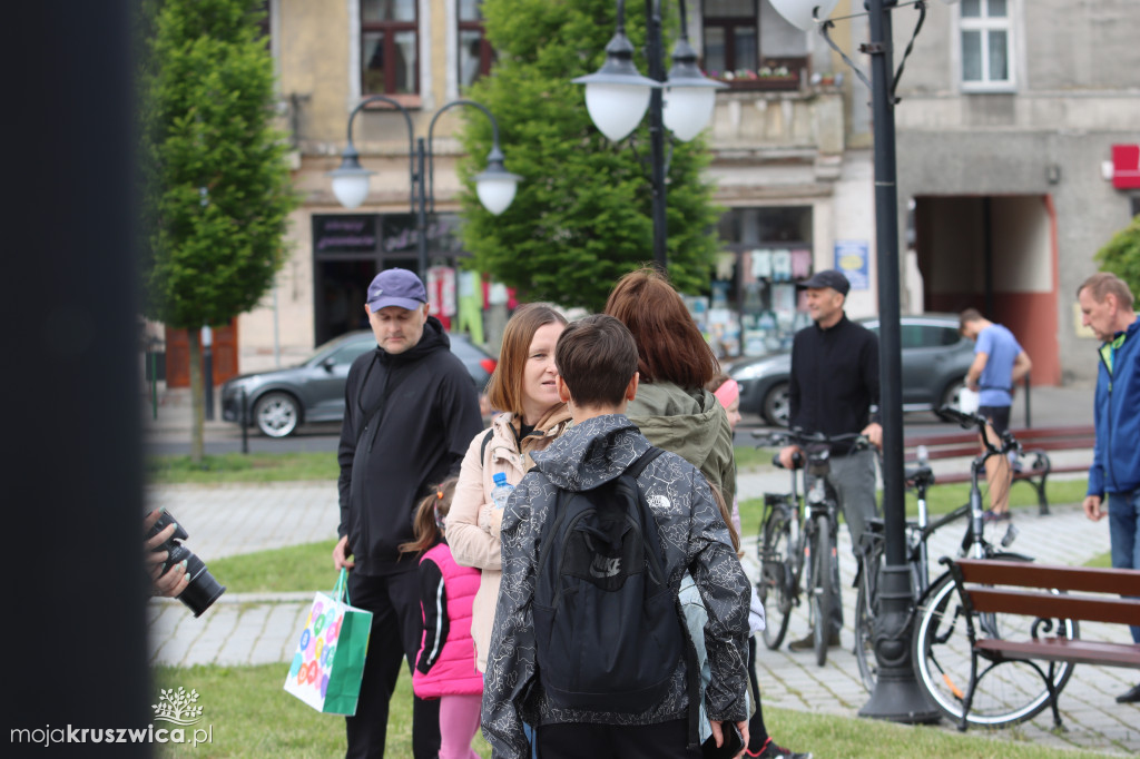  Rozpoczął się Bieg Piastowski z Kruszwicy do Inowrocławia! Uczestnicy są na trasie