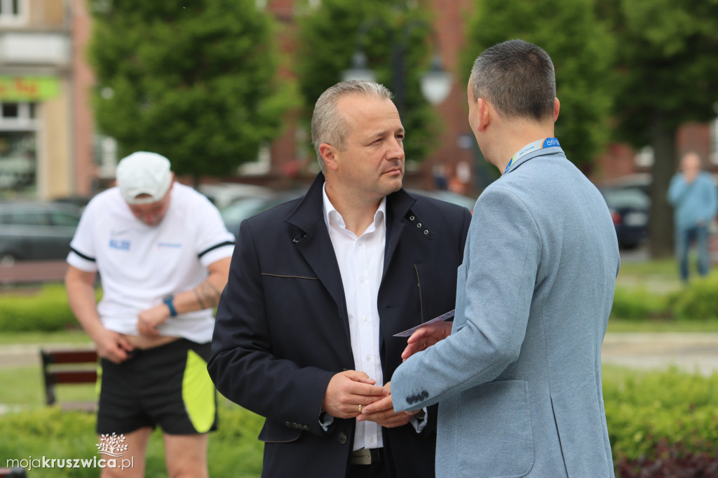  Rozpoczął się Bieg Piastowski z Kruszwicy do Inowrocławia! Uczestnicy są na trasie