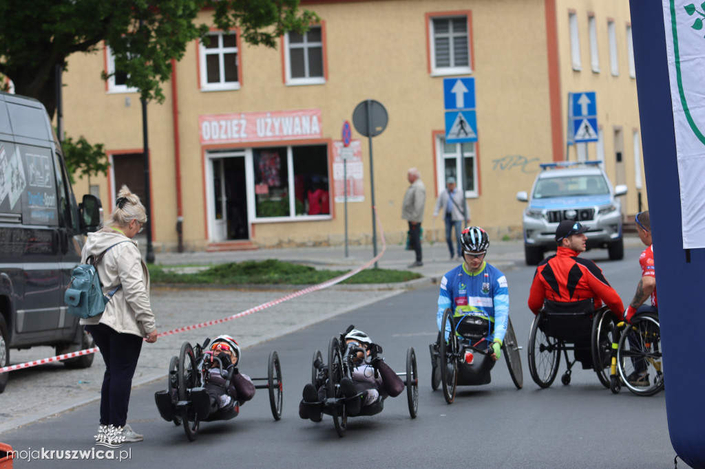  Rozpoczął się Bieg Piastowski z Kruszwicy do Inowrocławia! Uczestnicy są na trasie