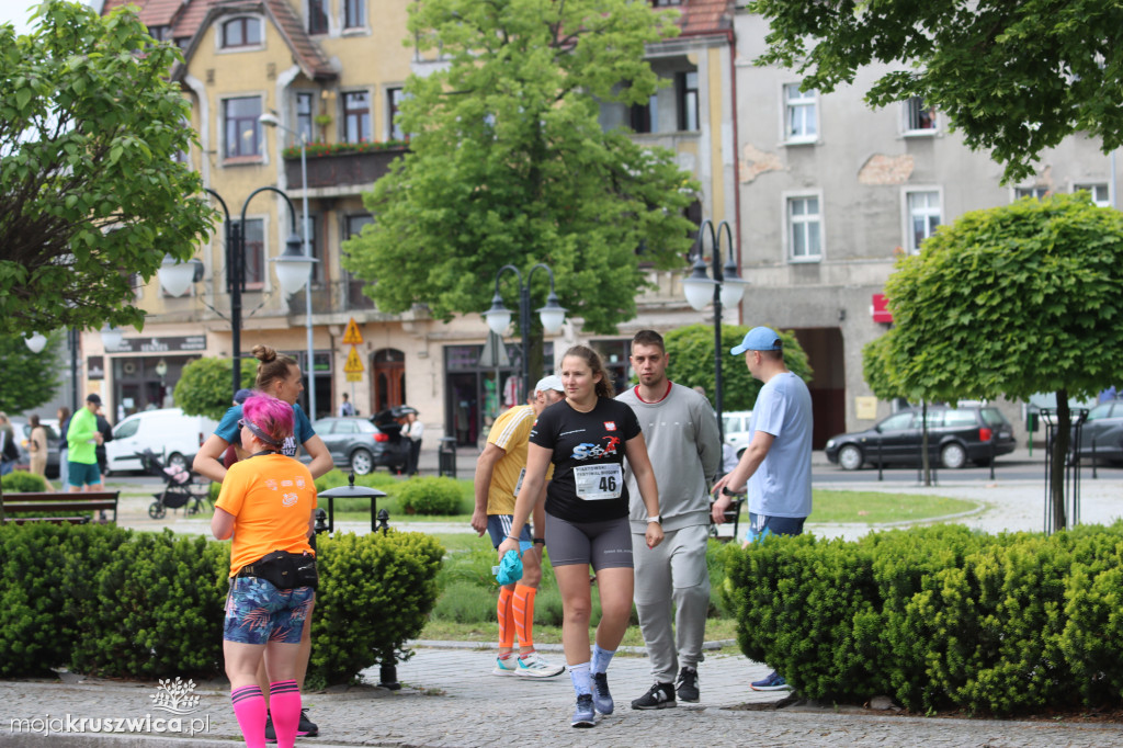  Rozpoczął się Bieg Piastowski z Kruszwicy do Inowrocławia! Uczestnicy są na trasie