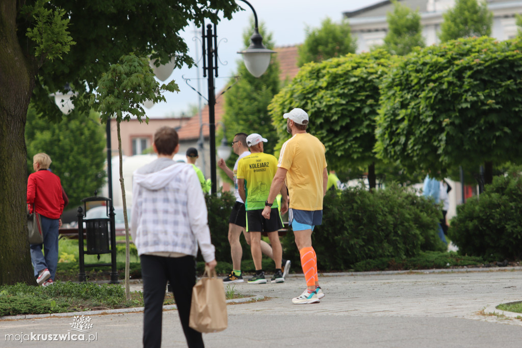  Rozpoczął się Bieg Piastowski z Kruszwicy do Inowrocławia! Uczestnicy są na trasie