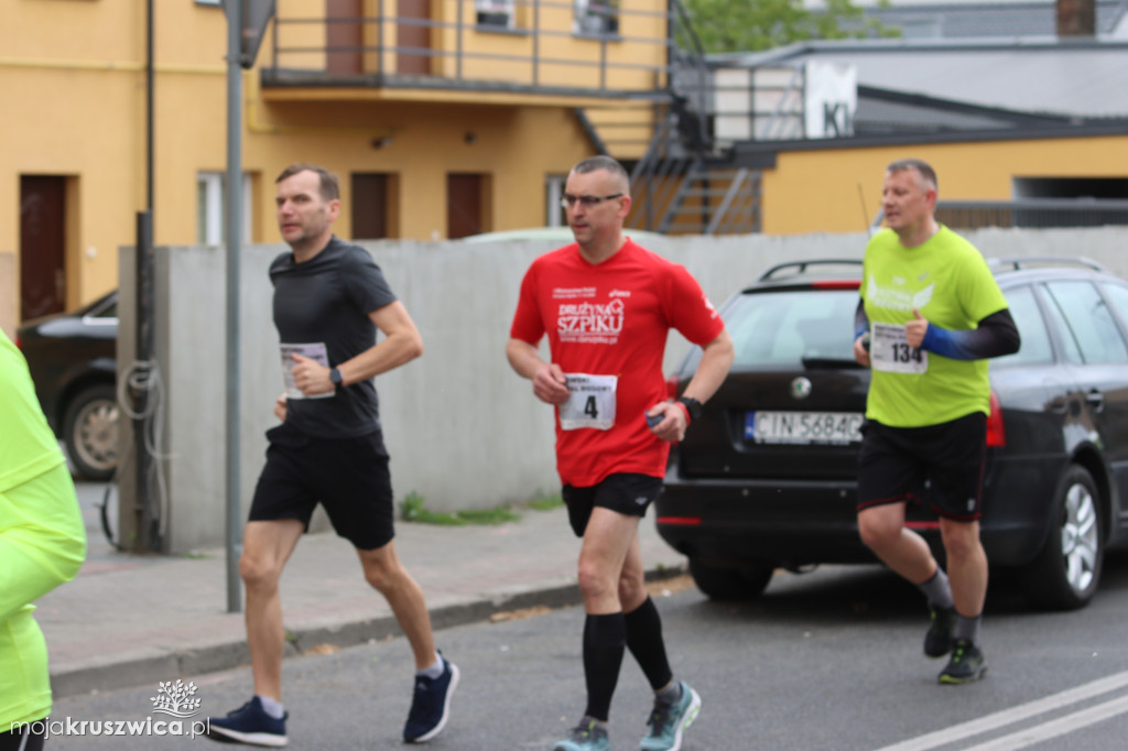  Rozpoczął się Bieg Piastowski z Kruszwicy do Inowrocławia! Uczestnicy są na trasie
