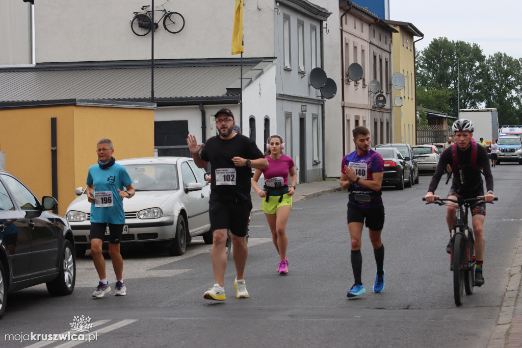  Rozpoczął się Bieg Piastowski z Kruszwicy do Inowrocławia! Uczestnicy są na trasie