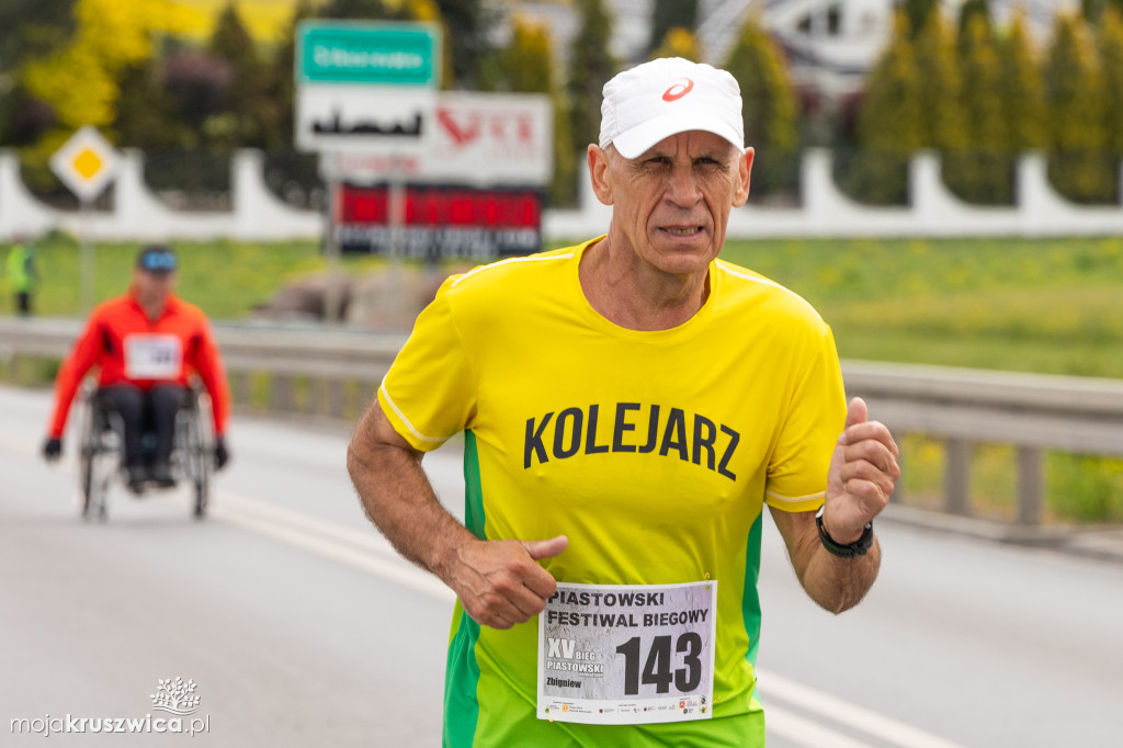  Rozpoczął się Bieg Piastowski z Kruszwicy do Inowrocławia! Uczestnicy są na trasie
