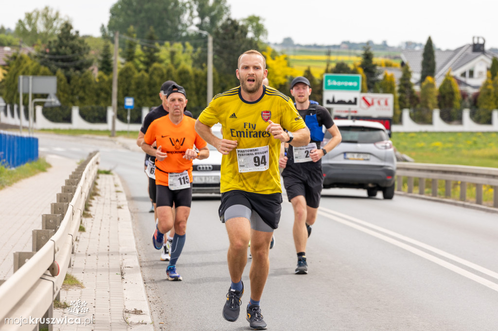  Rozpoczął się Bieg Piastowski z Kruszwicy do Inowrocławia! Uczestnicy są na trasie