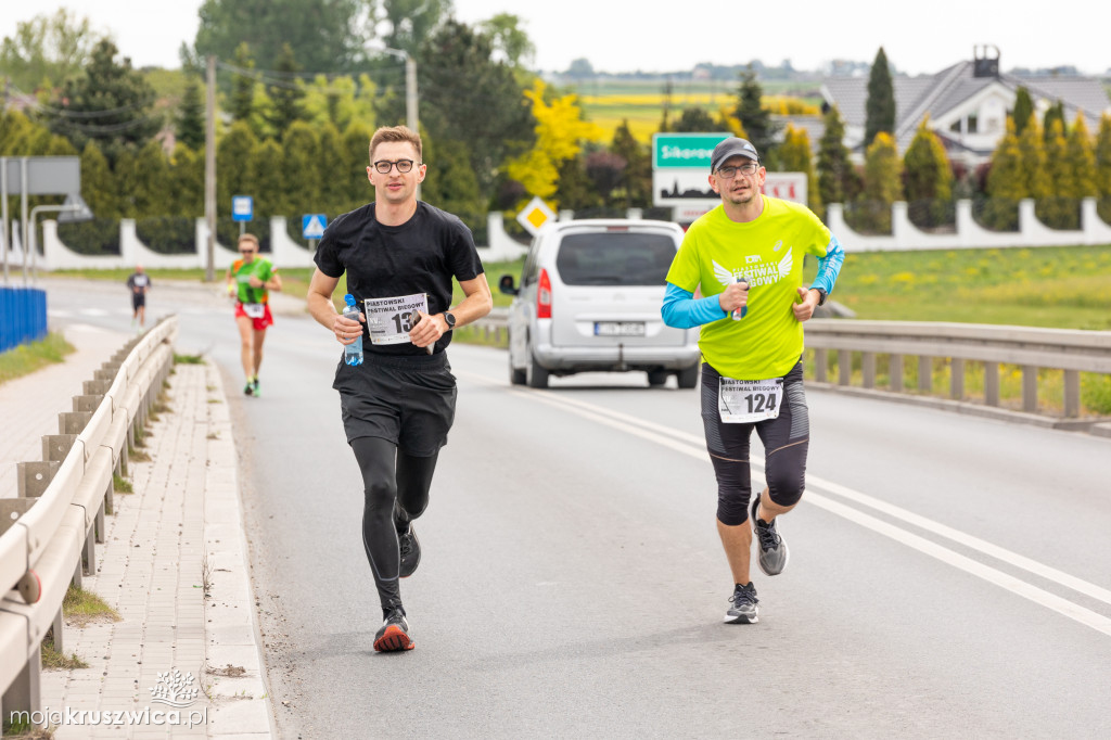  Rozpoczął się Bieg Piastowski z Kruszwicy do Inowrocławia! Uczestnicy są na trasie