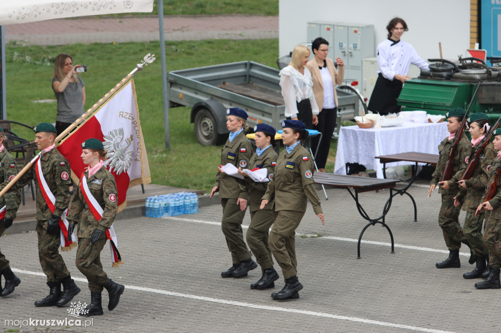  Uroczyste ślubowanie uczniów Zespołu Szkół w Kruszwicy. Zobaczcie to na zdjęciach