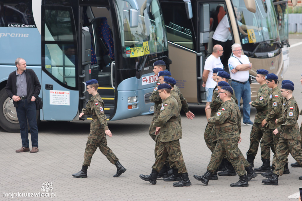  Uroczyste ślubowanie uczniów Zespołu Szkół w Kruszwicy. Zobaczcie to na zdjęciach