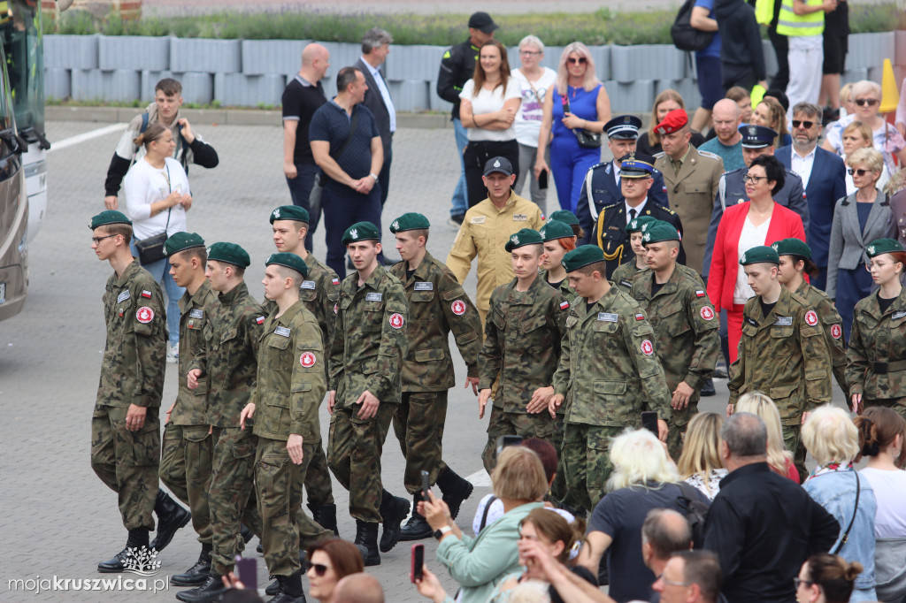  Uroczyste ślubowanie uczniów Zespołu Szkół w Kruszwicy. Zobaczcie to na zdjęciach