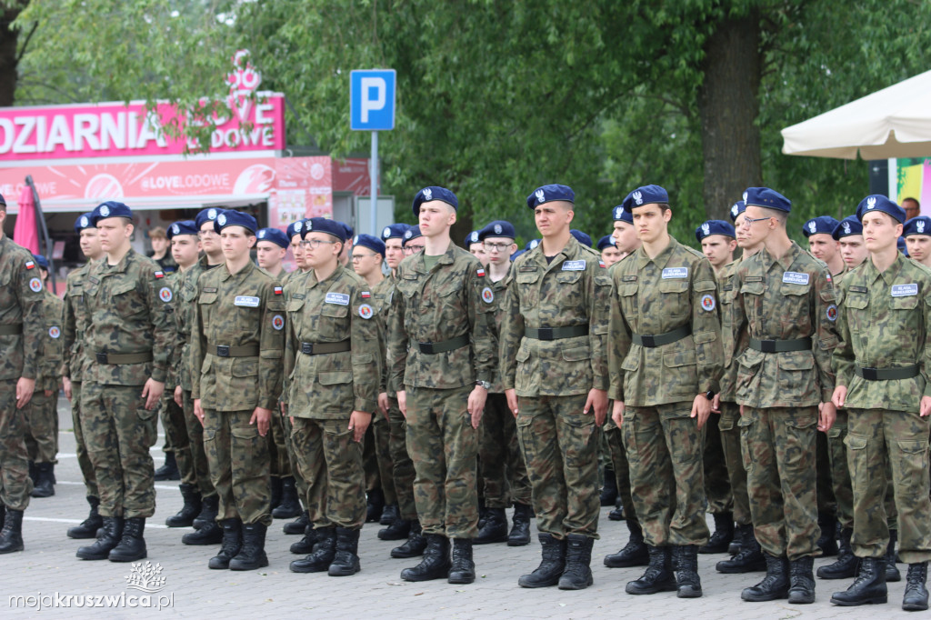  Uroczyste ślubowanie uczniów Zespołu Szkół w Kruszwicy. Zobaczcie to na zdjęciach