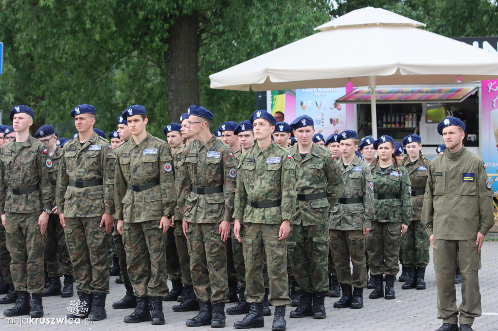  Uroczyste ślubowanie uczniów Zespołu Szkół w Kruszwicy. Zobaczcie to na zdjęciach