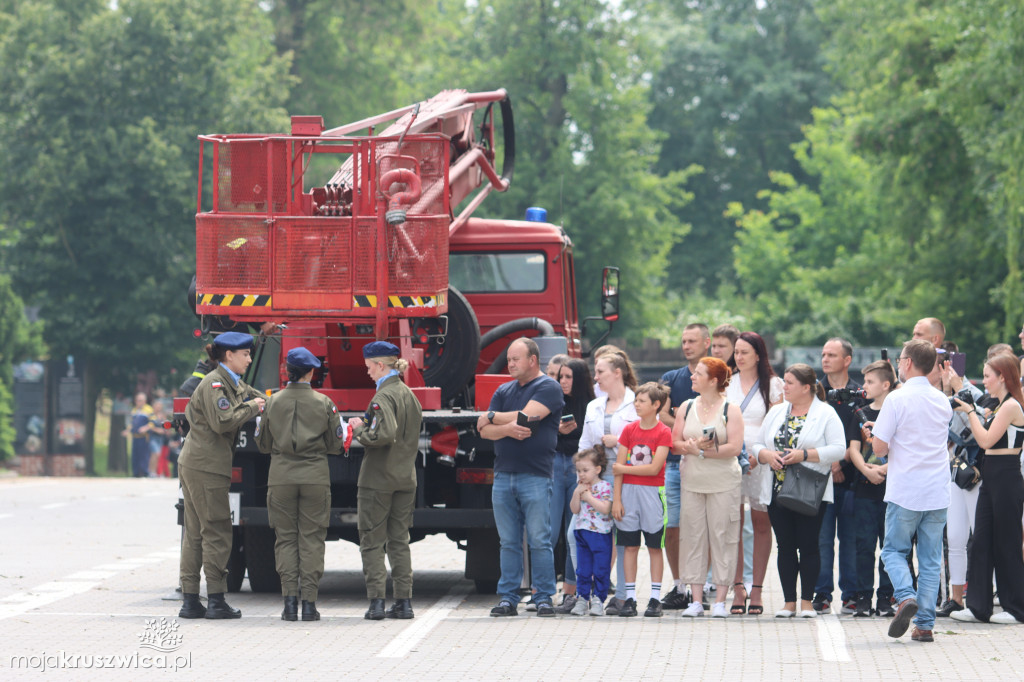  Uroczyste ślubowanie uczniów Zespołu Szkół w Kruszwicy. Zobaczcie to na zdjęciach