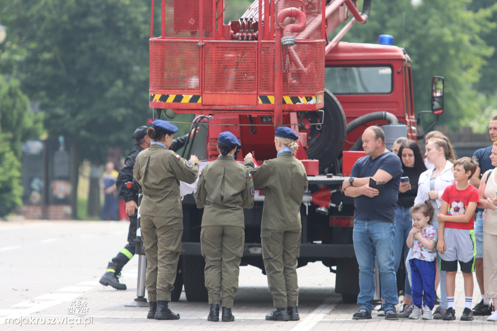  Uroczyste ślubowanie uczniów Zespołu Szkół w Kruszwicy. Zobaczcie to na zdjęciach