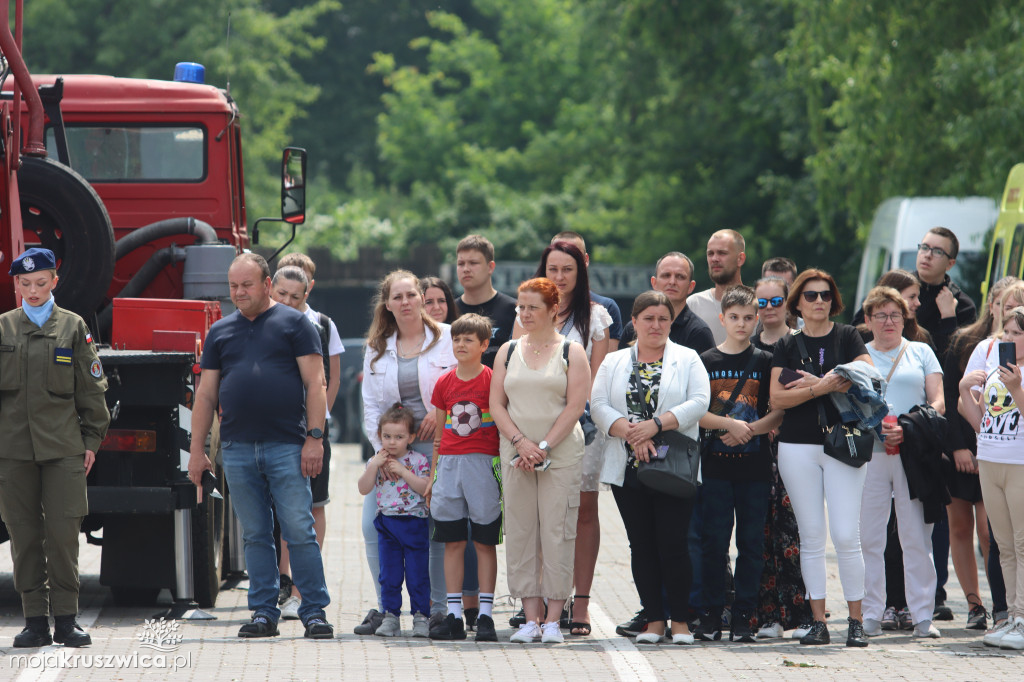  Uroczyste ślubowanie uczniów Zespołu Szkół w Kruszwicy. Zobaczcie to na zdjęciach