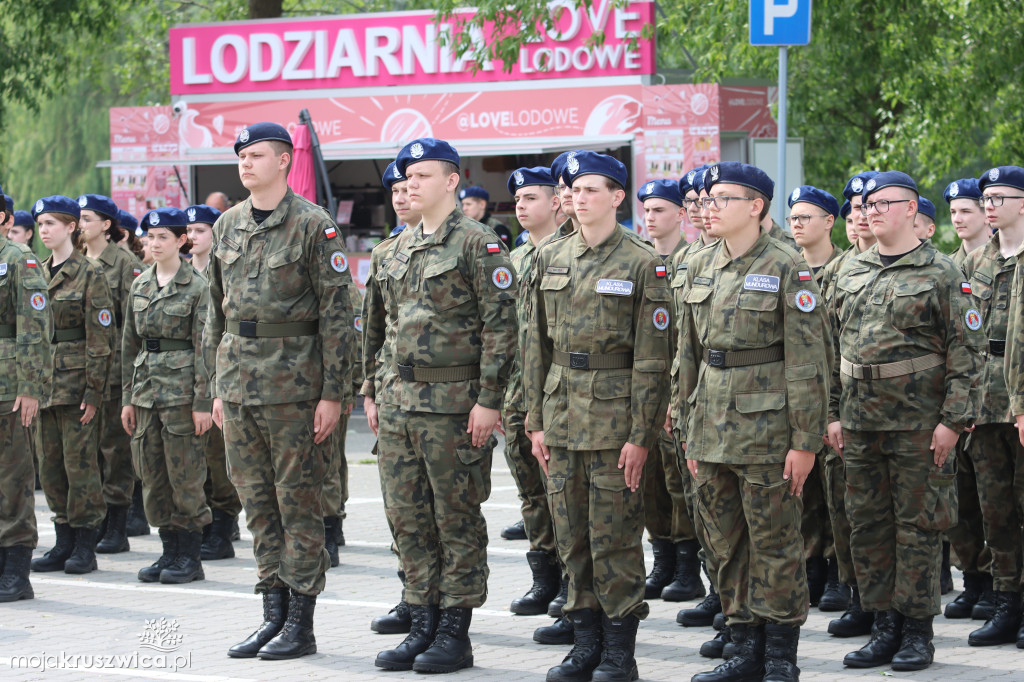  Uroczyste ślubowanie uczniów Zespołu Szkół w Kruszwicy. Zobaczcie to na zdjęciach