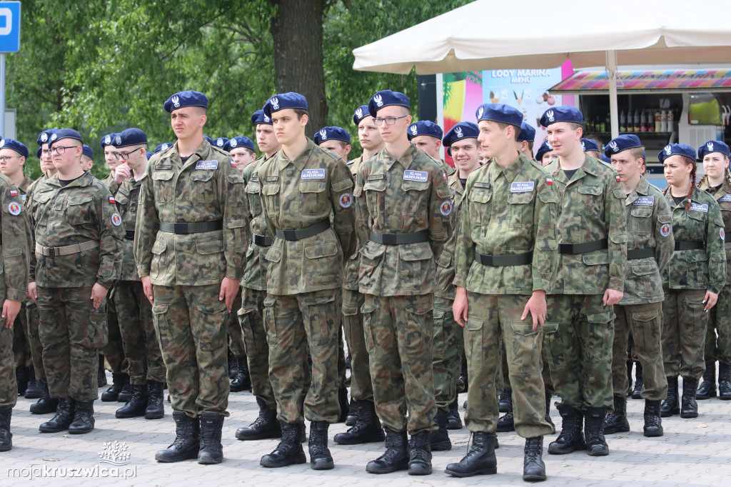  Uroczyste ślubowanie uczniów Zespołu Szkół w Kruszwicy. Zobaczcie to na zdjęciach