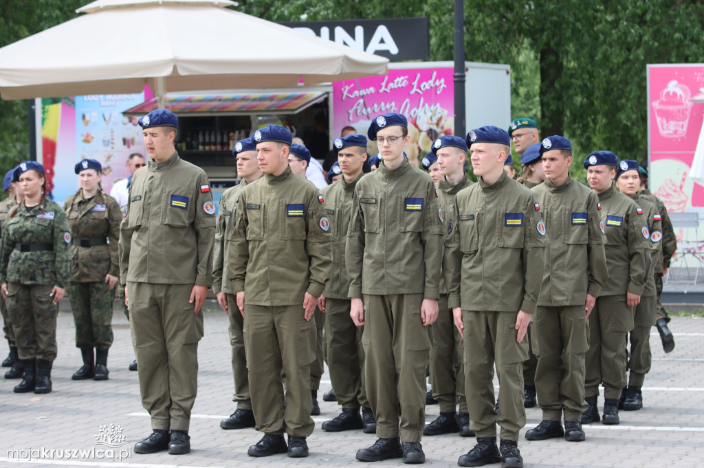  Uroczyste ślubowanie uczniów Zespołu Szkół w Kruszwicy. Zobaczcie to na zdjęciach