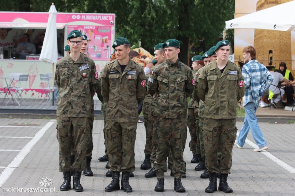  Uroczyste ślubowanie uczniów Zespołu Szkół w Kruszwicy. Zobaczcie to na zdjęciach