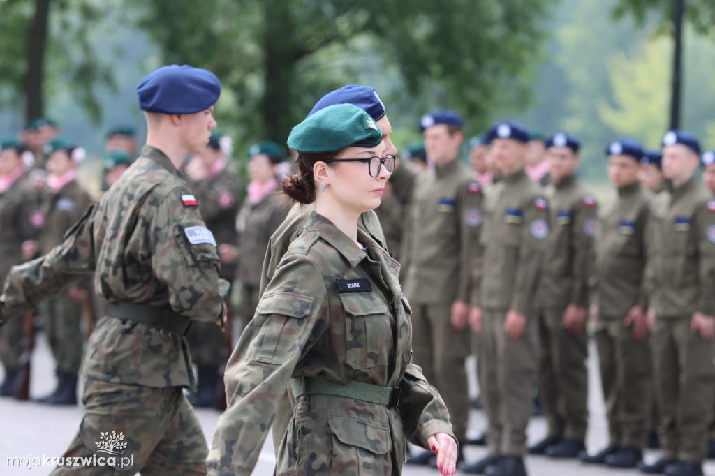  Uroczyste ślubowanie uczniów Zespołu Szkół w Kruszwicy. Zobaczcie to na zdjęciach